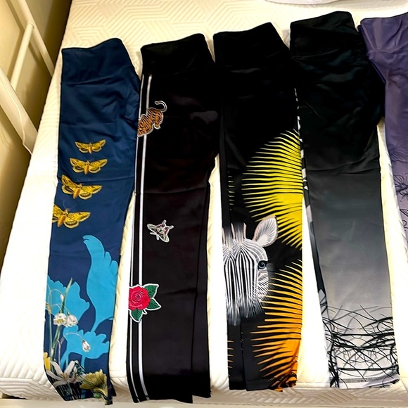 BUNDLE 8 NOLI MEDIUM YOGA PANTS. Multiple patterns. - Picture 4 of 14